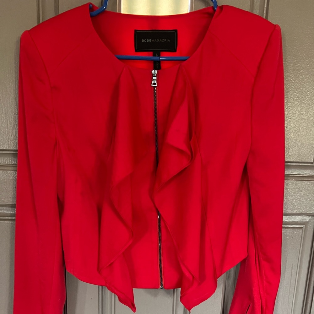 BCBGMAXAZRIA Small red short blazer, with shoulder pads.
